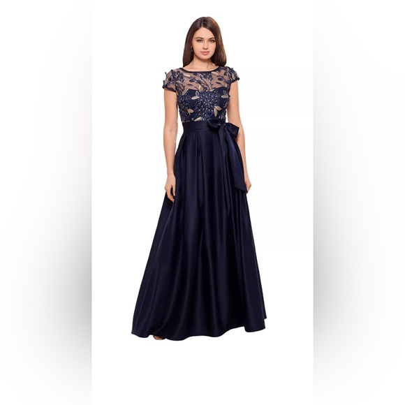 NEW XSCAPE Embroidered Cap Sleeve with Ballgown Skirt Size...